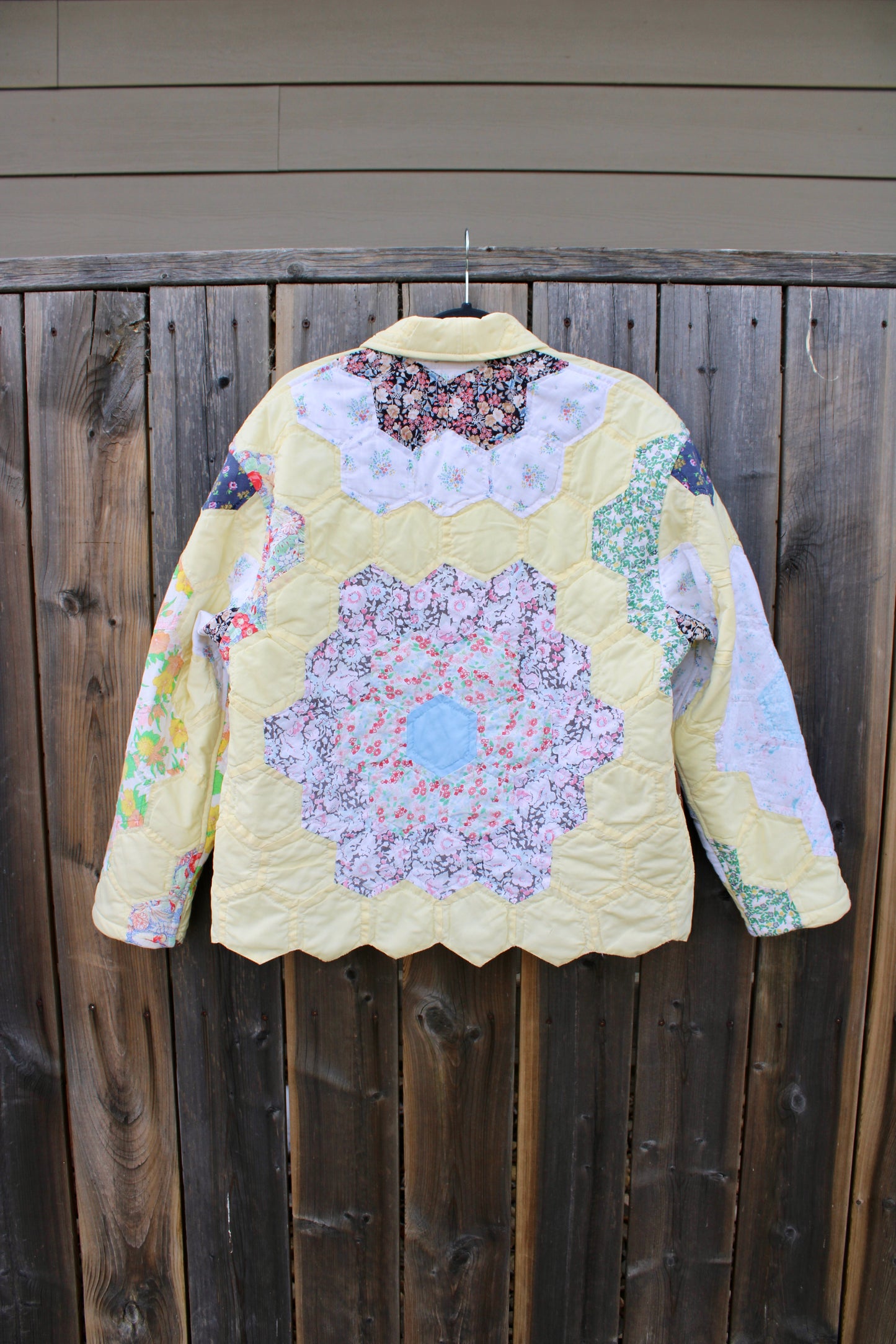 Grandma’s Flower Garden Quilt Jacket (S-L)