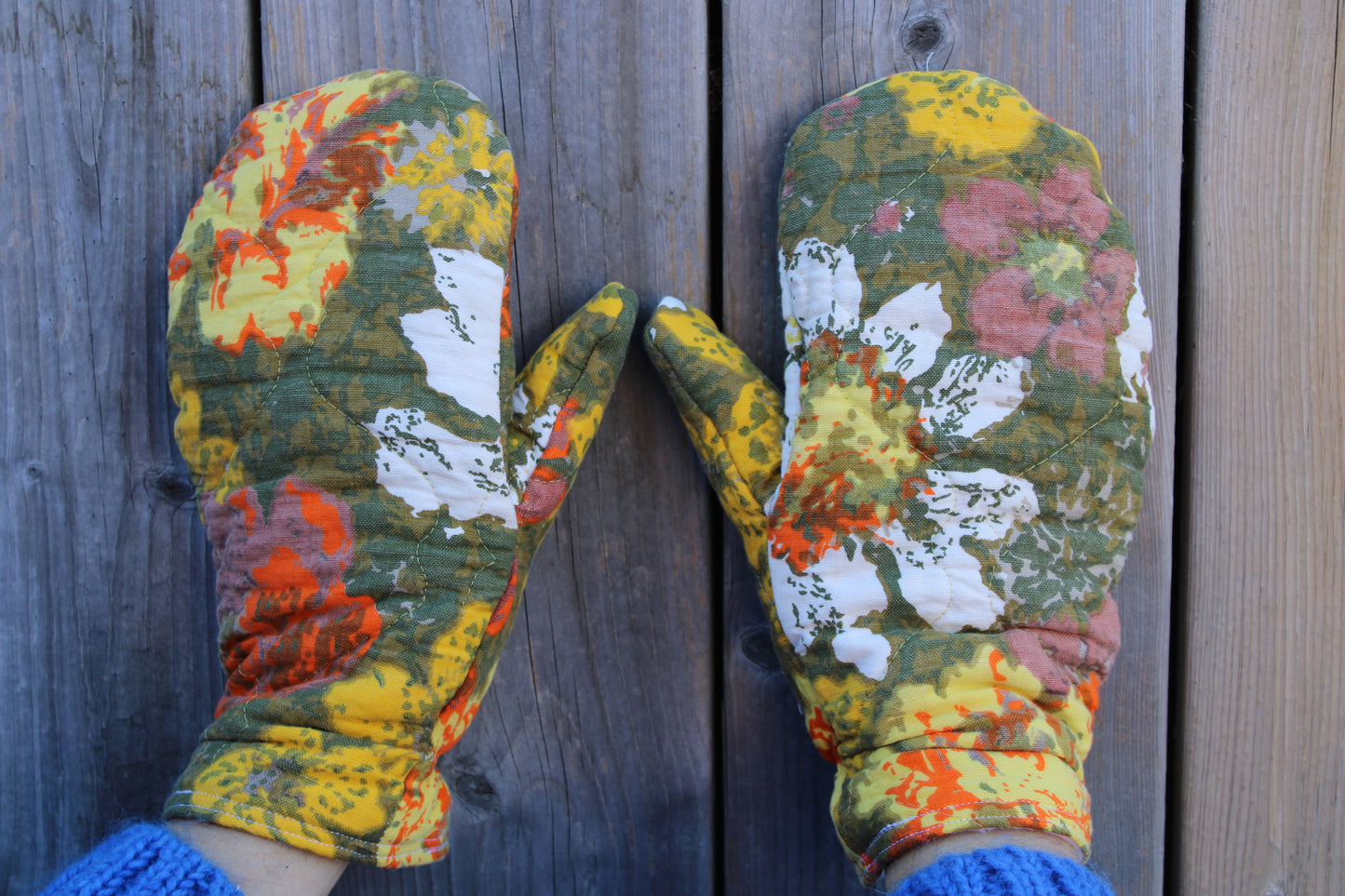 Vintage Patchwork Quilt Mittens (S/M) #7 (Retro Florals)